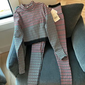 BRAND NEW Fabletics athletic wear set (crop long sleeve mock neck + leggings)